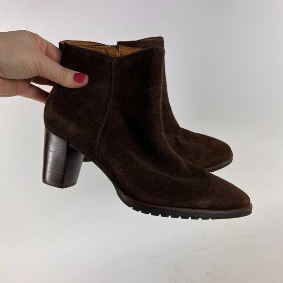 L. L. Bean ankle heeled booties women's size 7 brown suede minimalist boots - Picture 10 of 11